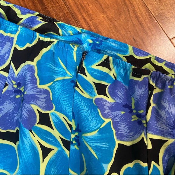 Fashion Bug 90s Floral Two-Piece Set – Sleeveless Top & Shorts – Made in USA - Picture 7 of 8